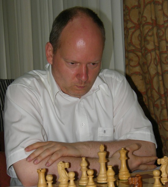 DSCF7795 René Stern auf dem Weg zu seiner letzten GM-Norm? Er bezwang Raj Tischbierek.